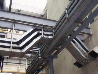 工厂槽式电缆桥架安装工程案例